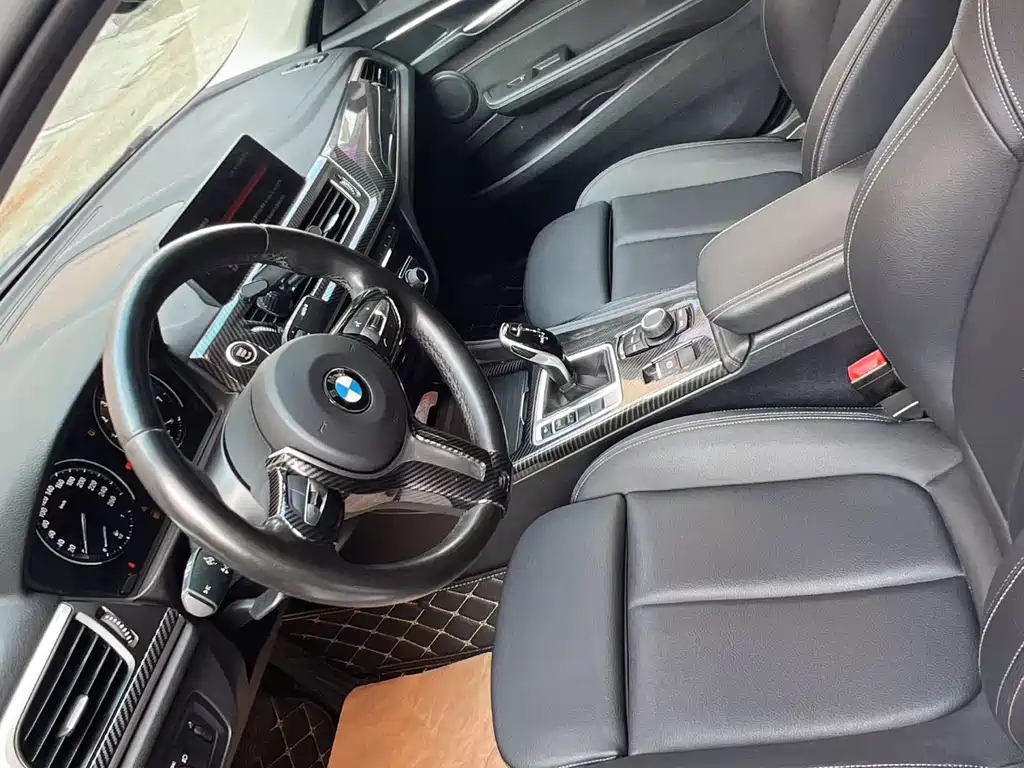 BMW 1 Series 2020 — фото 11