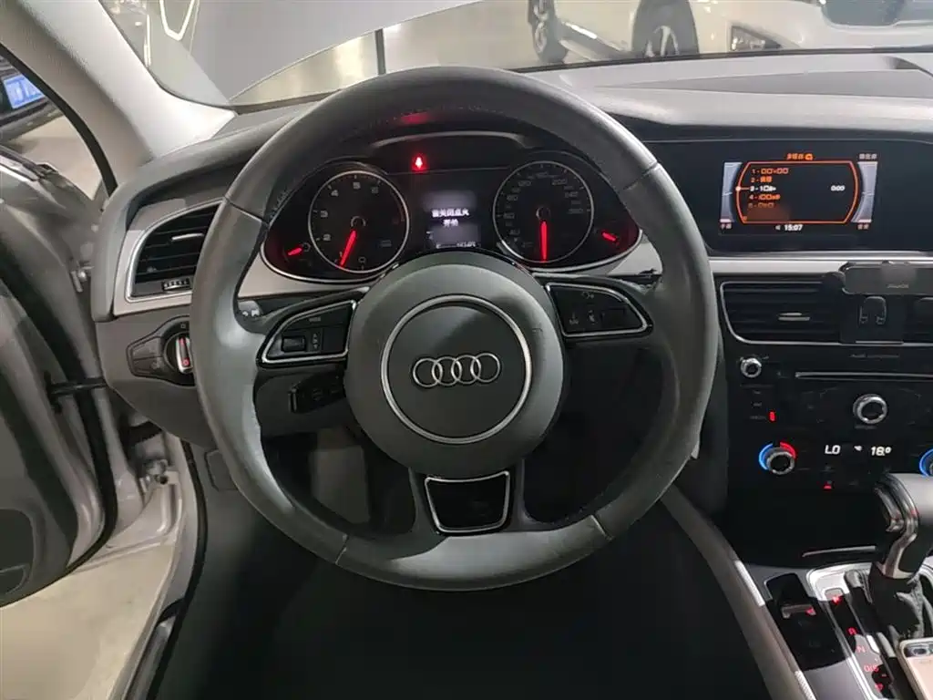 Audi A4L 2015 — фото 11