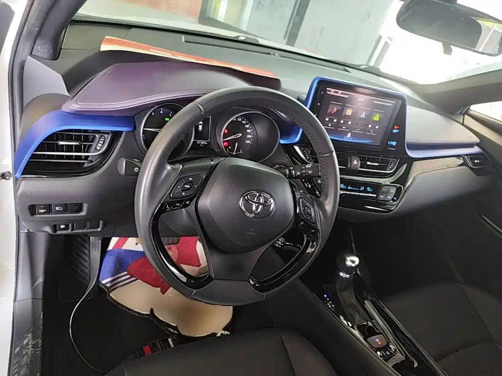 Toyota C-HR 2020 — фото 10