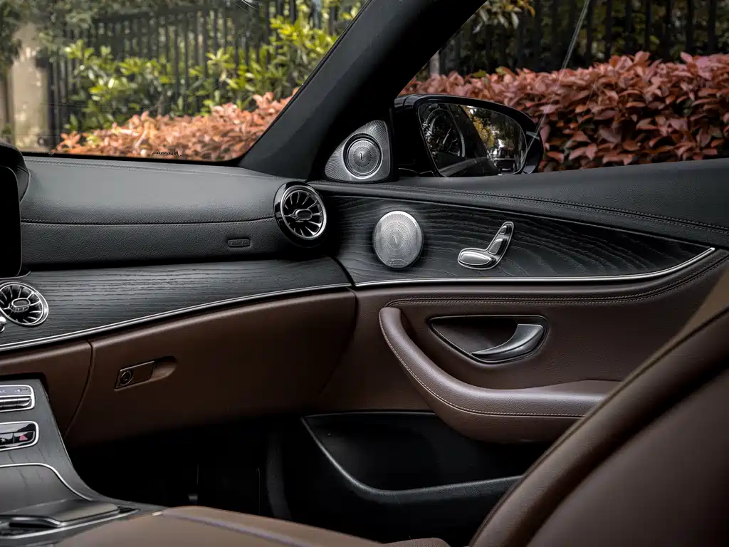 Mercedes-Benz E-Class 2022 — фото 11