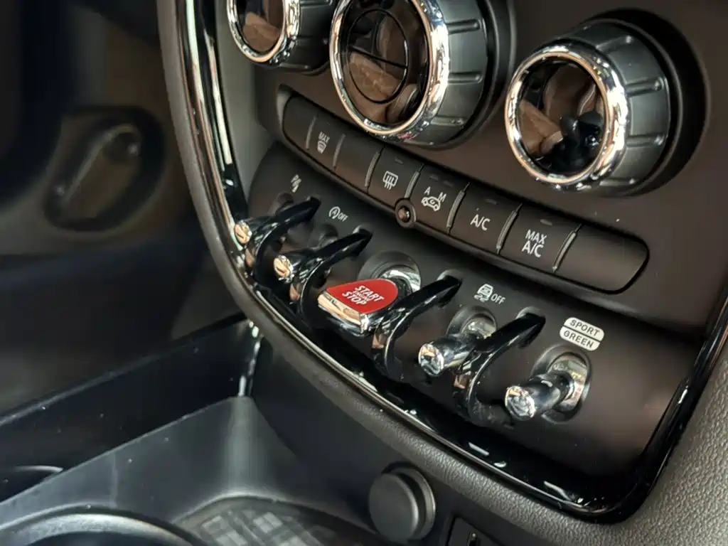 MINI Clubman 2024 — фото 12