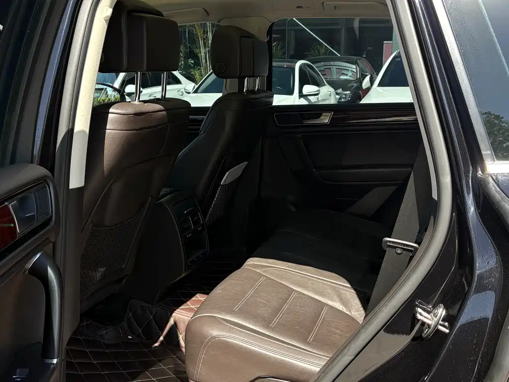 Volkswagen Touareg 2017 — фото 13