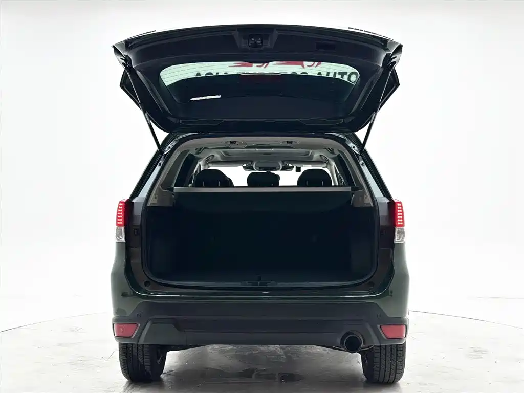 Subaru Forester 2022 — фото 8