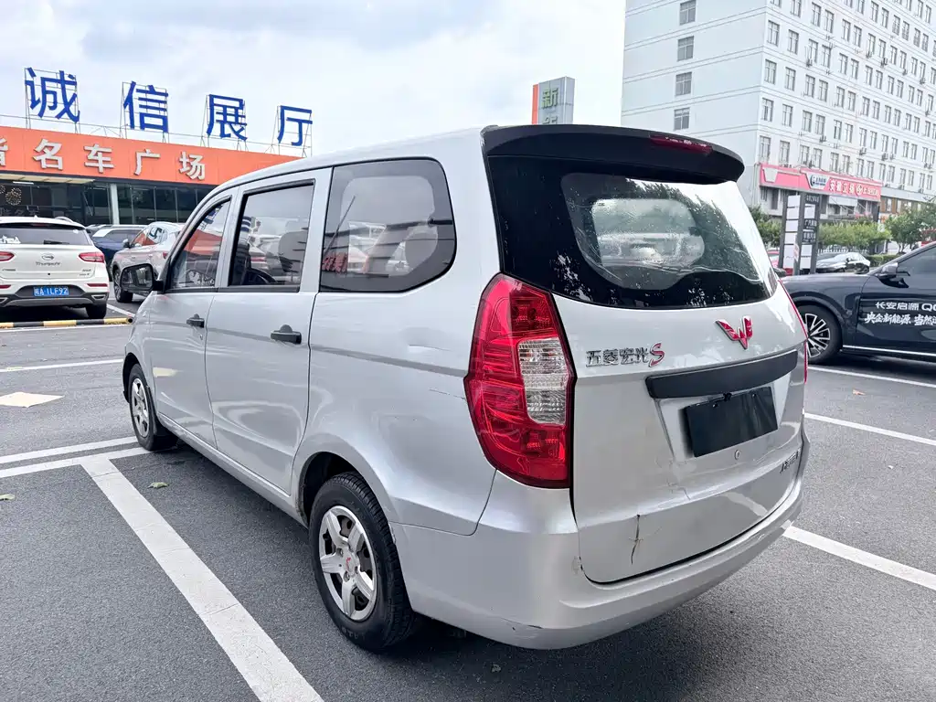Wuling Hongguang 2016 — фото 13