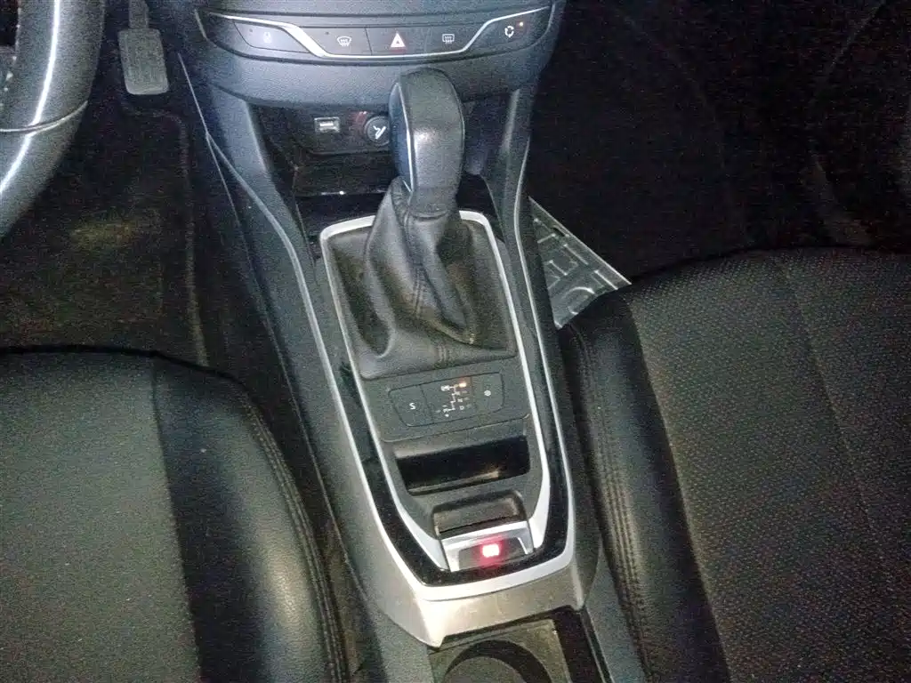 Peugeot 408 2015 — фото 14