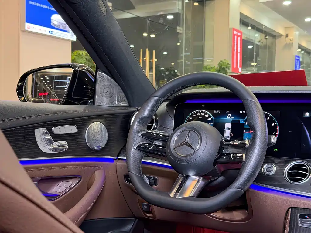 Mercedes-Benz E-Class 2021 — фото 16