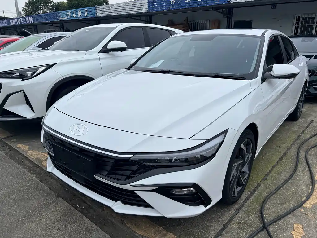 Hyundai Elantra 2023