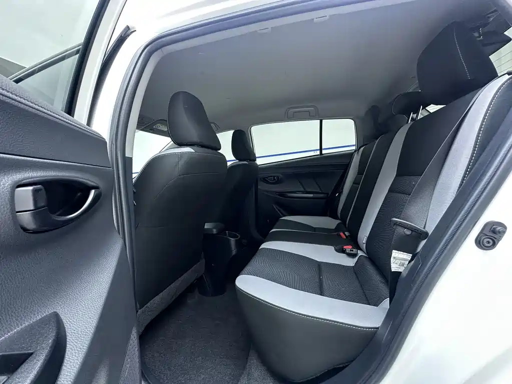 Toyota Yaris L 2022 — фото 10