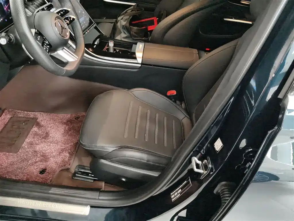 Mercedes-Benz C-Class 2023 — фото 15