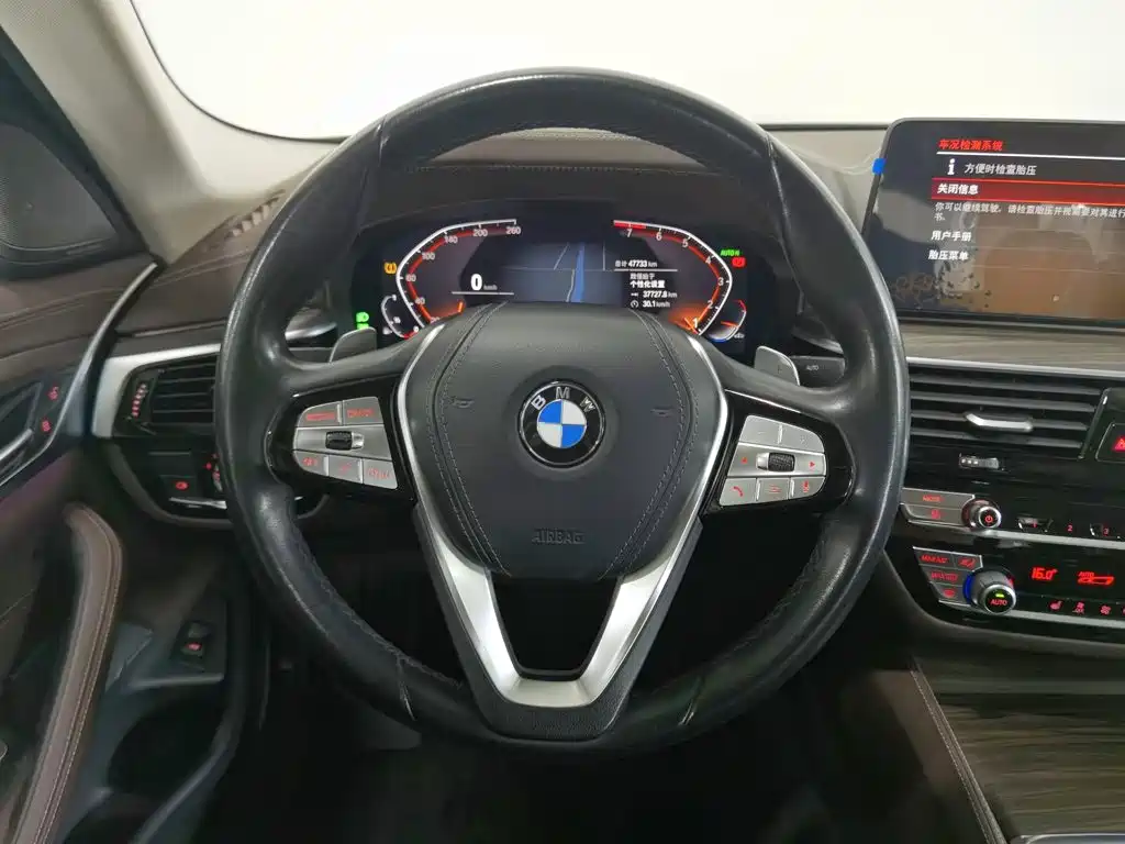 BMW 5 Series 2023 — фото 11