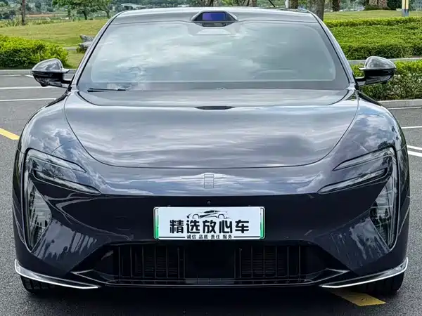 Avatr 06 2025