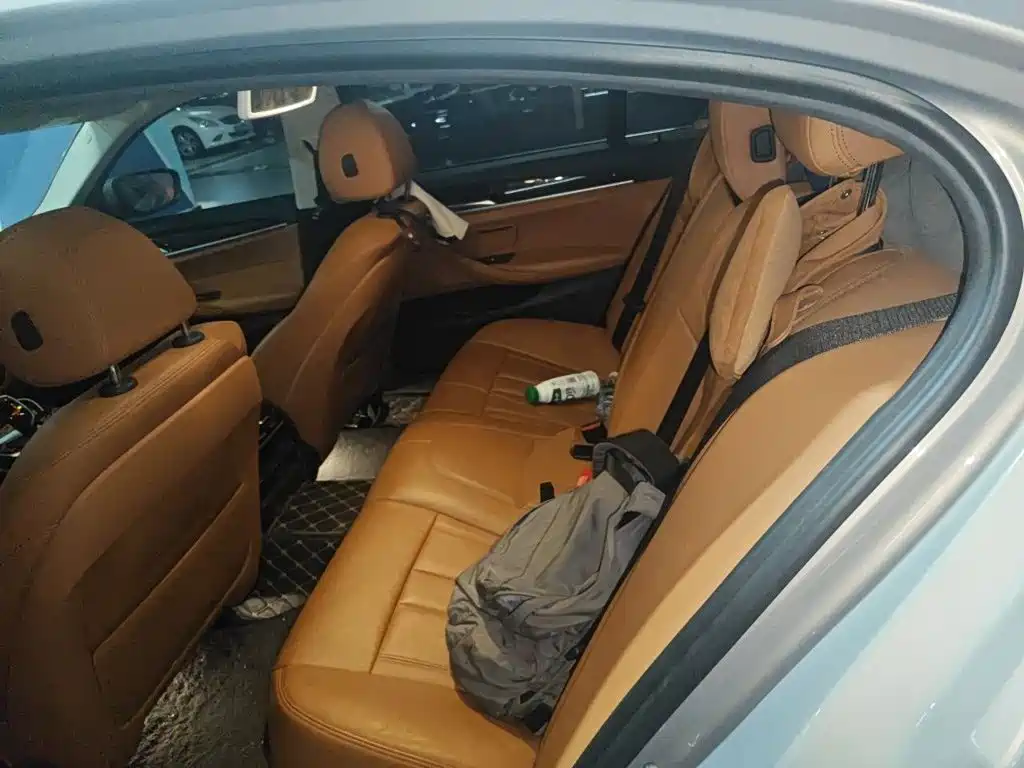 BMW 5 Series 2018 — фото 14