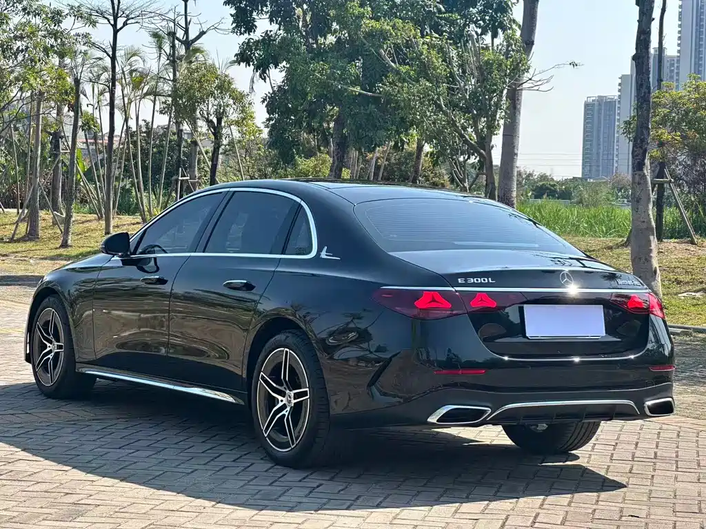 Mercedes-Benz E-Class 2025 — фото 11