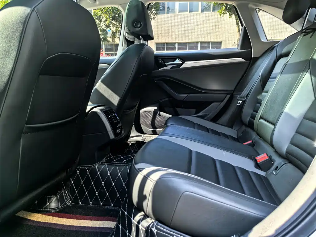 Volkswagen Sagitar 2020