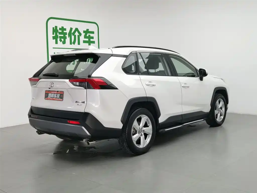 Toyota RAV4 2019 — фото 2