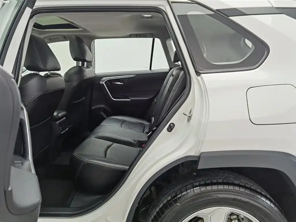 Toyota RAV4 2019 — фото 15