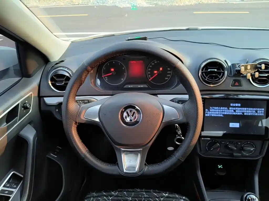 Volkswagen Jetta 2018 — фото 11
