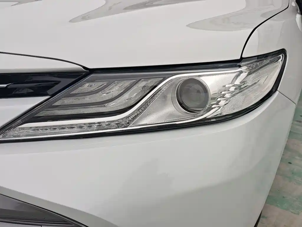 Toyota Camry 2021 — фото 12