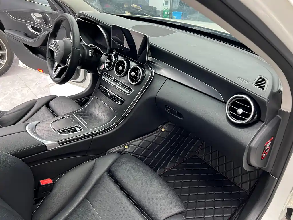 Mercedes-Benz C-Class 2019 — фото 16