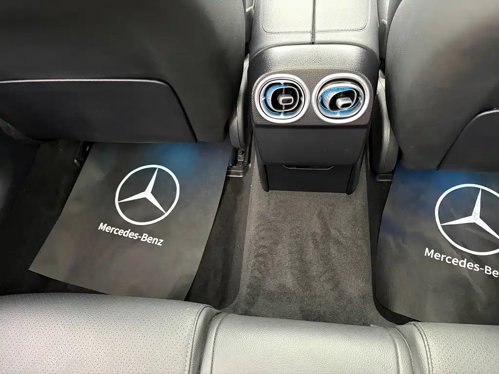 Mercedes-Benz C-Class 2023 — фото 12