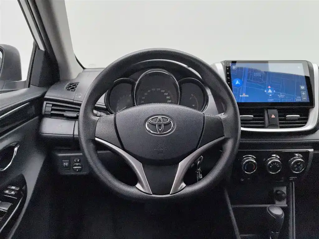 Toyota Yaris L 2020 — фото 11
