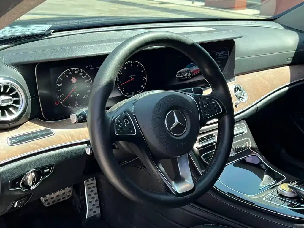Mercedes-Benz E-Class 2017 — фото 11