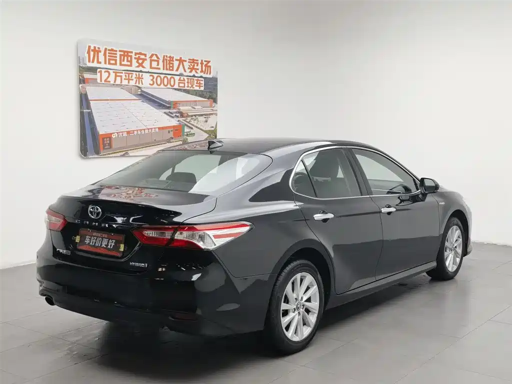 Toyota Camry 2021 — фото 2