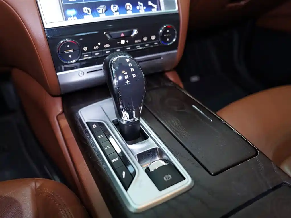 Maserati Quattroporte 2015 — фото 12