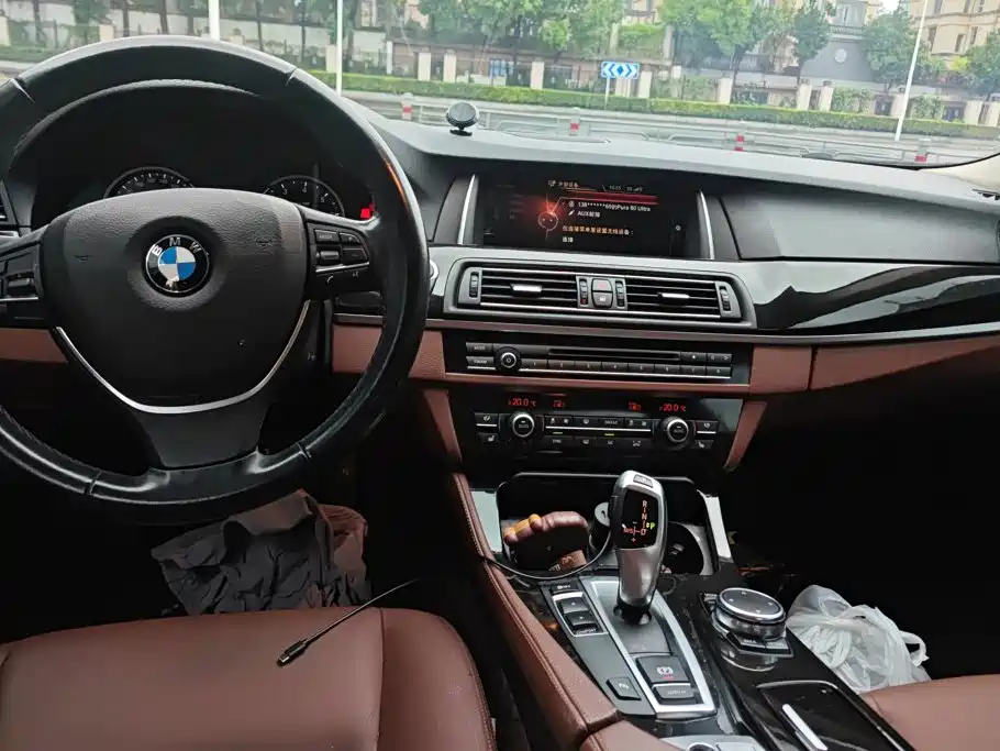BMW 5 Series 2016 — фото 12
