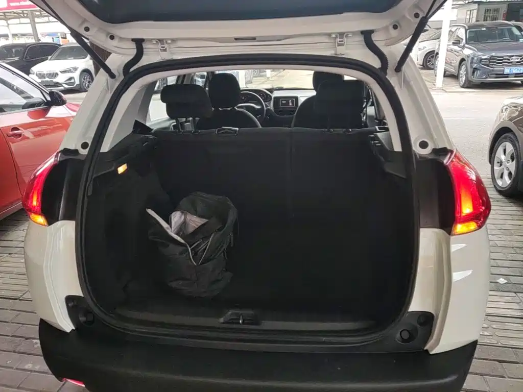 Peugeot 2008 2015 — фото 19