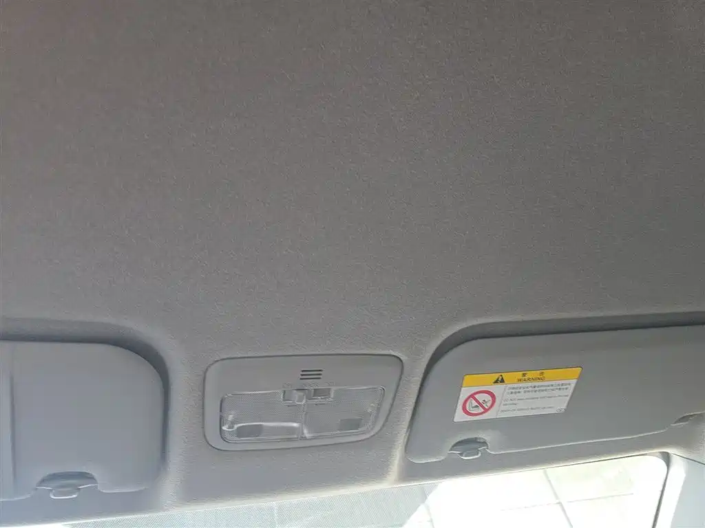 Toyota Yaris L 2023 — фото 18