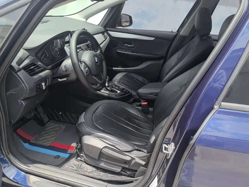 BMW 2 Series Active Tourer 2017 — фото 15