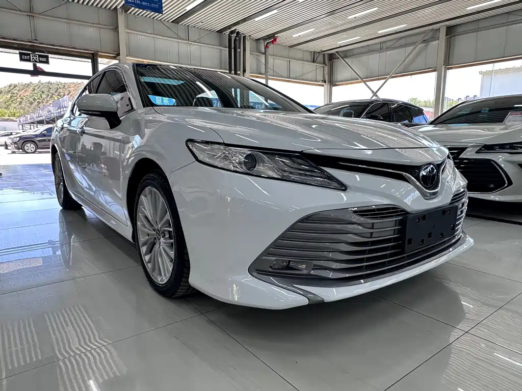 Toyota Camry 2018 — фото 3
