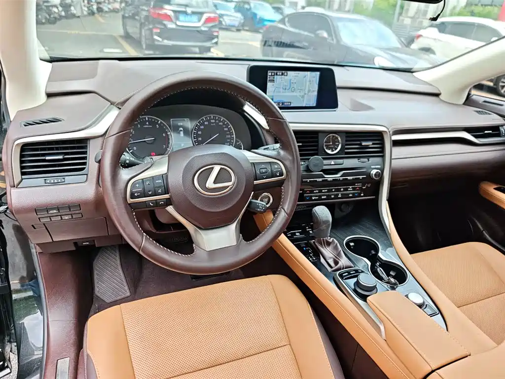 Lexus RX 2018 — фото 12