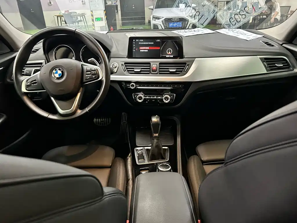 BMW 1 Series 2019 — фото 14