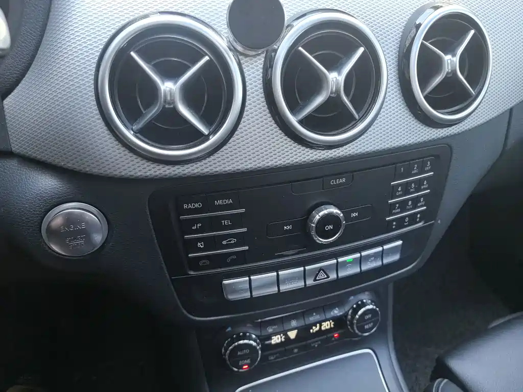 Mercedes-Benz B-Class 2018 — фото 16