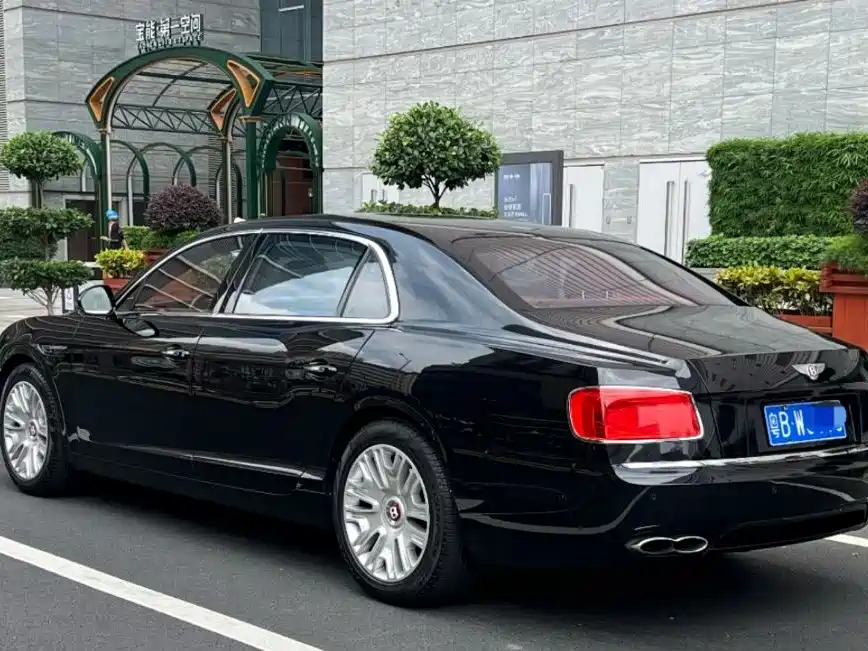 Bentley Flying Spur 2018 — фото 4