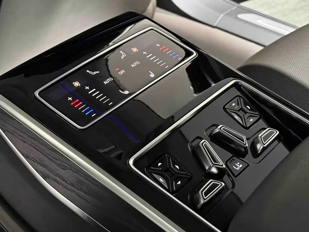 Audi A8 2022 — фото 14