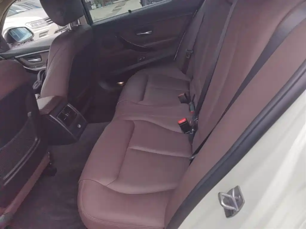BMW 3 Series 2019 — фото 17
