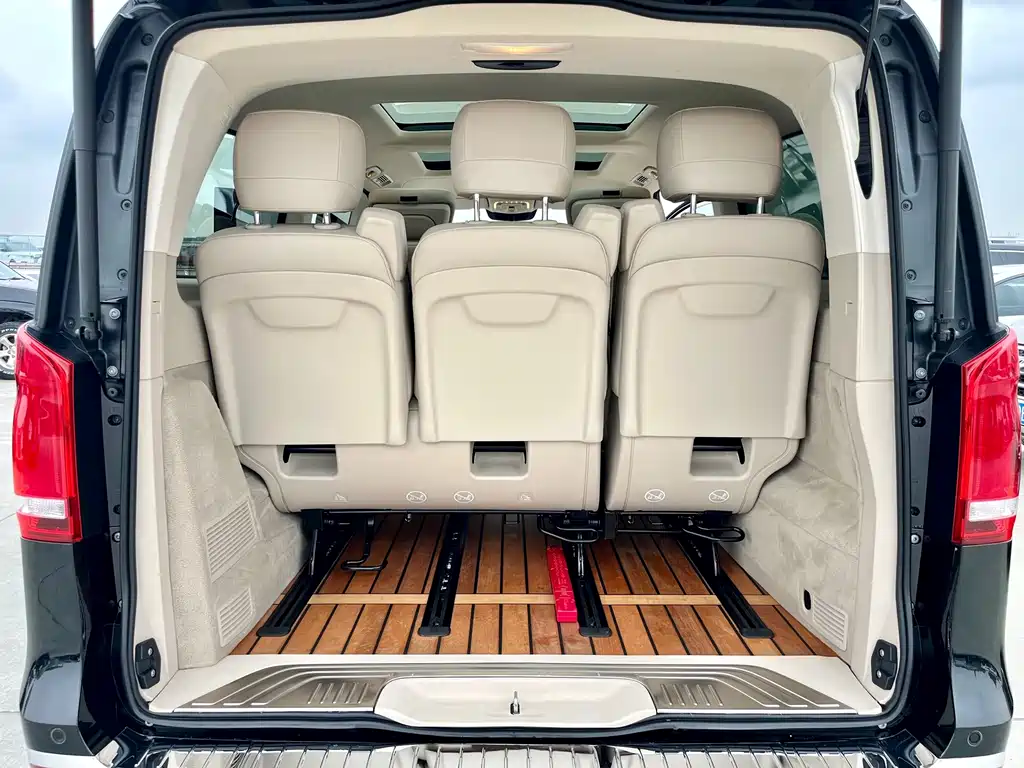 Mercedes-Benz V-Class 2022 — фото 18