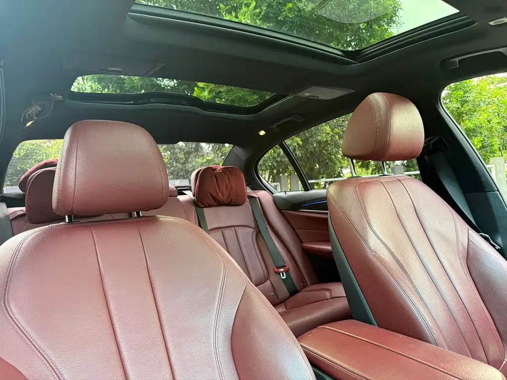 BMW 5 Series 2019 — фото 17