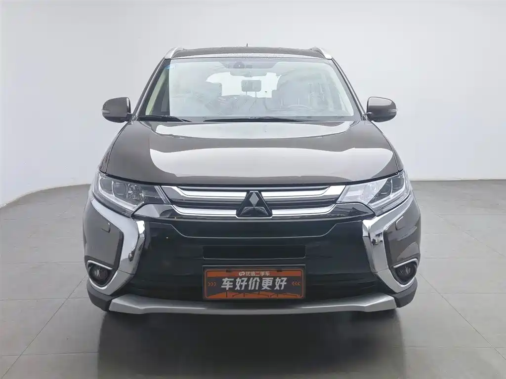 Mitsubishi Outlander 2017 — фото 3