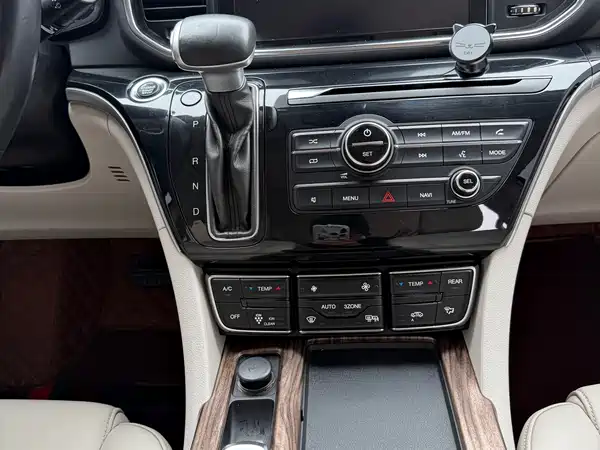 GAC Trumpchi M8 2018