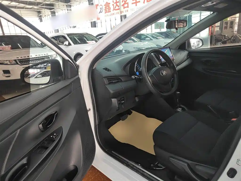 Toyota Yaris L 2019 — фото 12