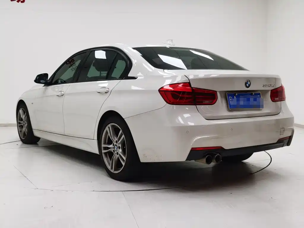 BMW 3 Series 2018 — фото 10