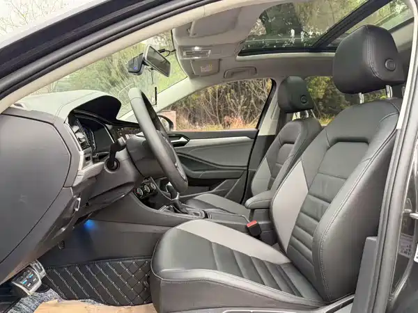 Volkswagen Sagitar 2022