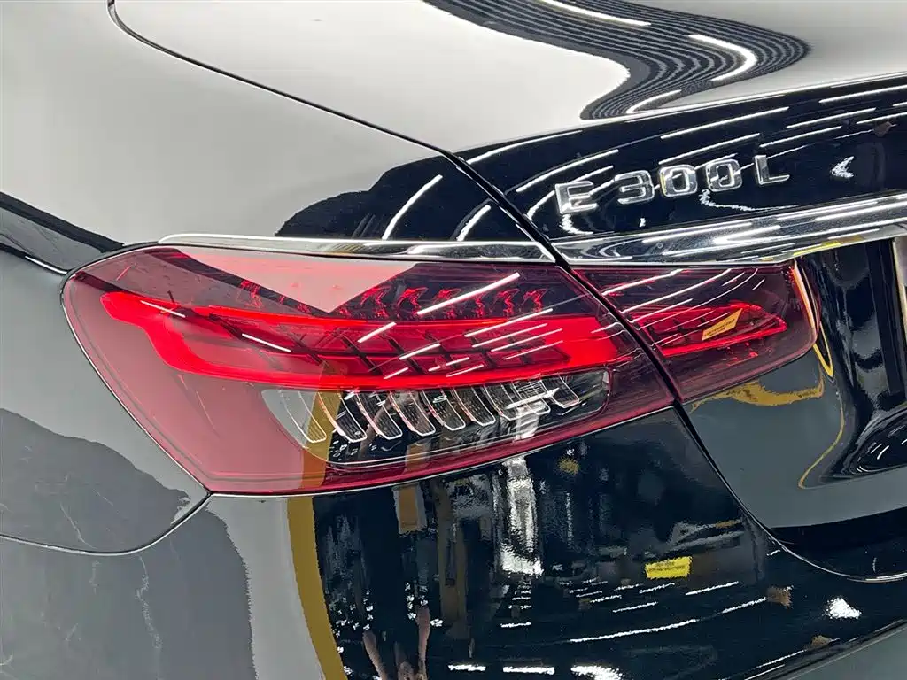 Mercedes-Benz E-Class 2023 — фото 10