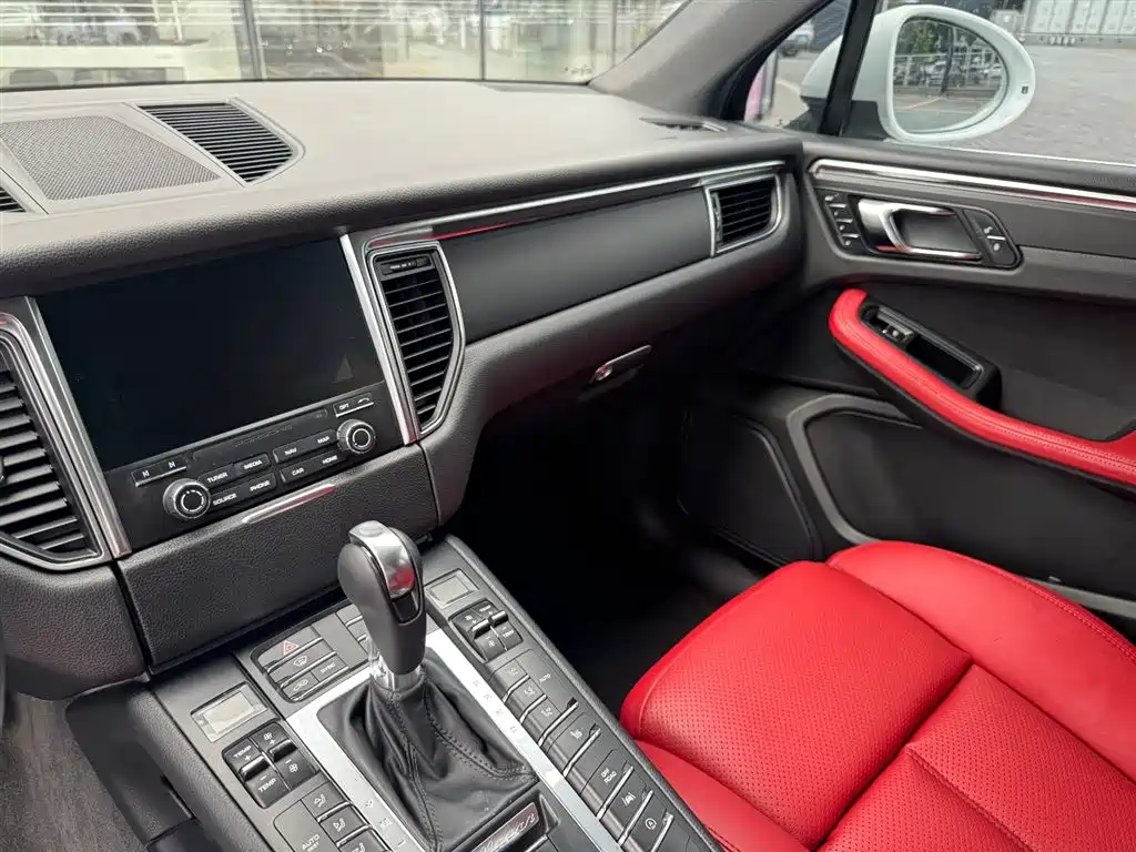 Porsche Macan 2017 — фото 11