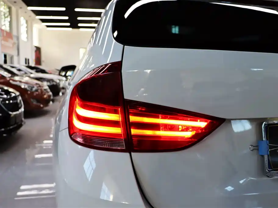 BMW X1 2012 — фото 23