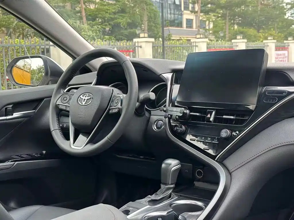 Toyota Camry 2021 — фото 29